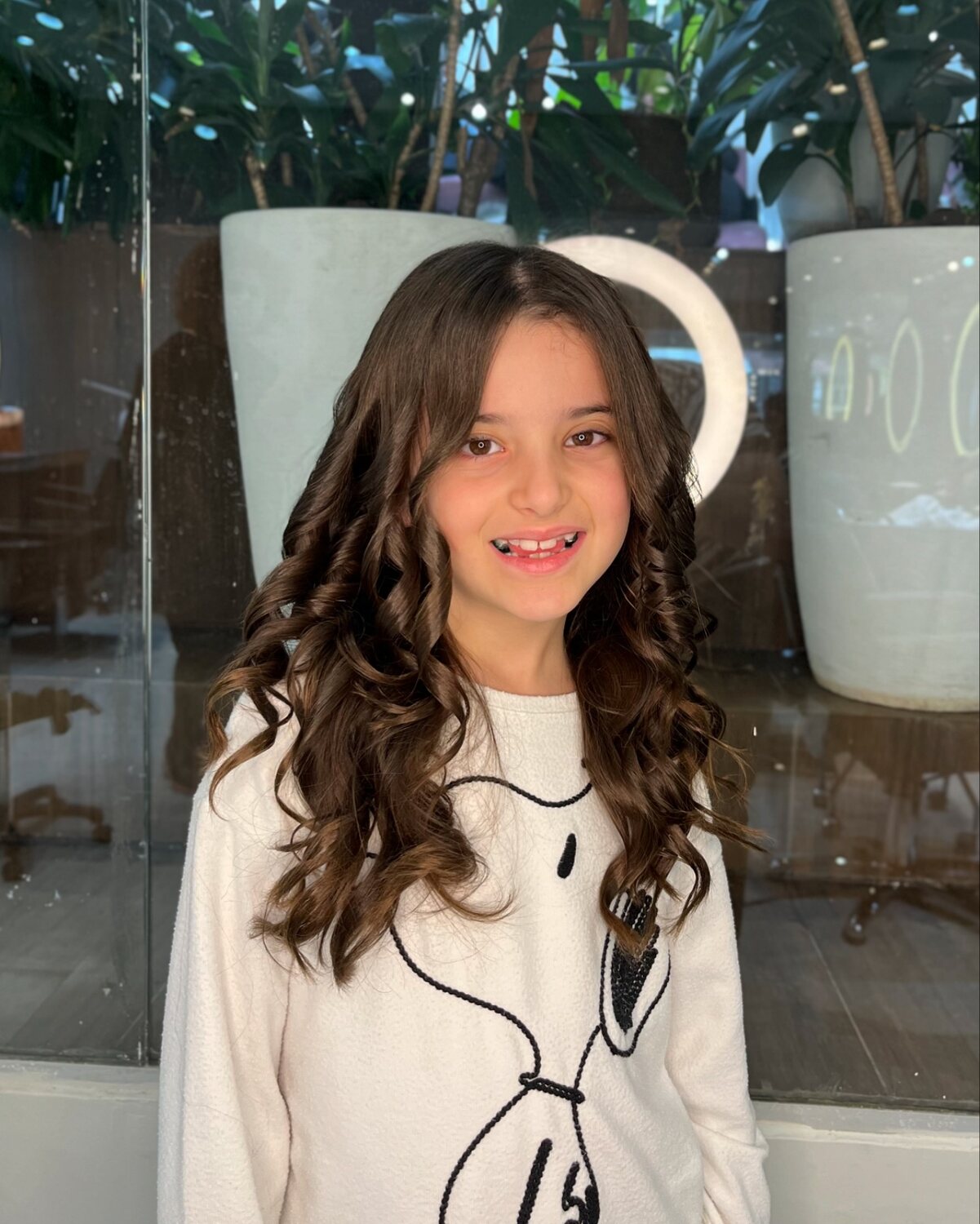 Criança com cabelo longo cuidado no Analu Espaço de Beleza
