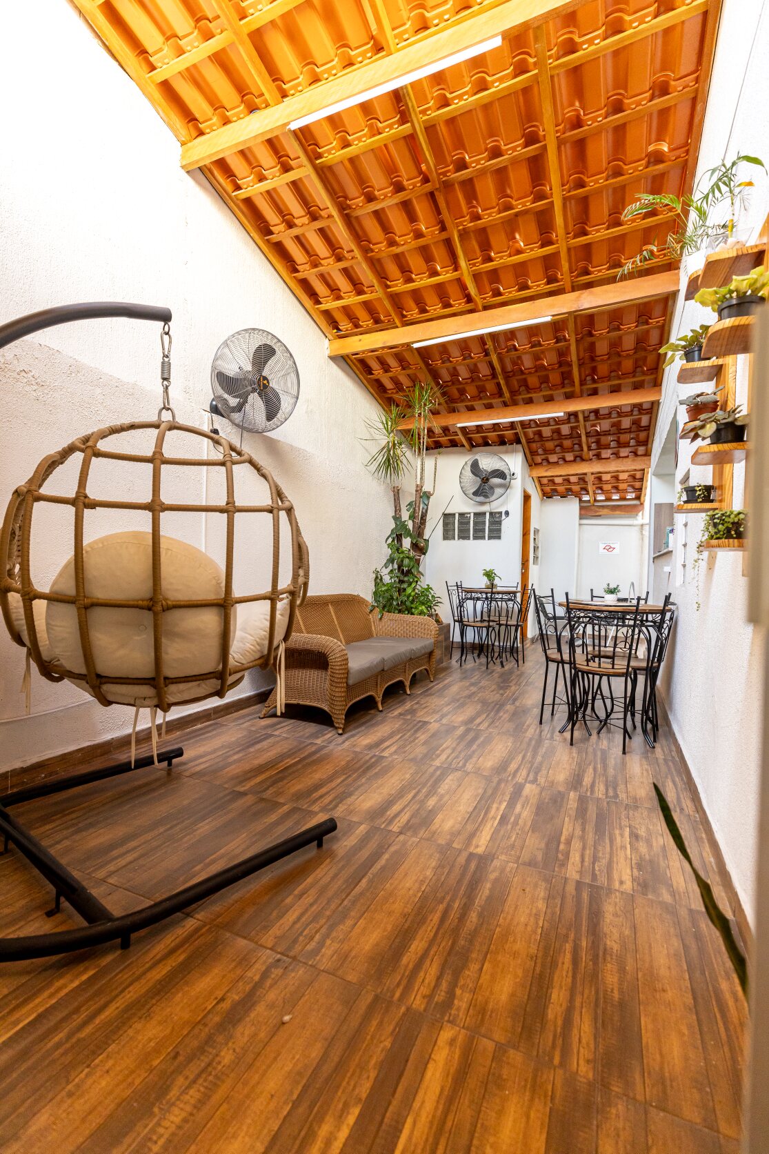 Bistrô do Analu — ambiente aconchegante com café